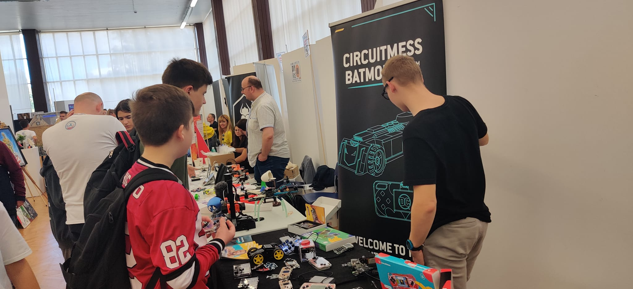 Polaznici na zagrebačkom sajmu MakerFaire